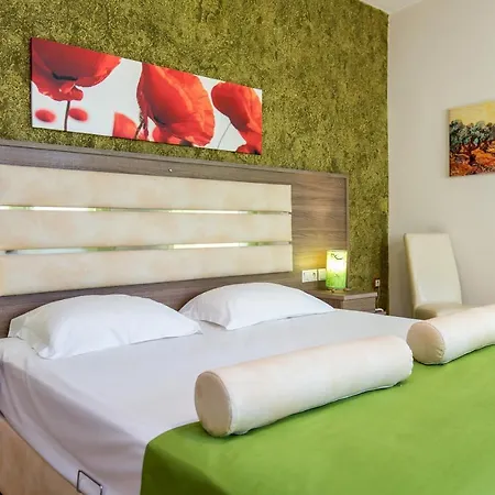 Garden Aparthotel 4*