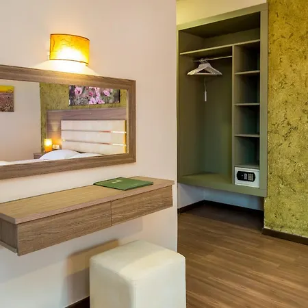 Garden Aparthotel 4*