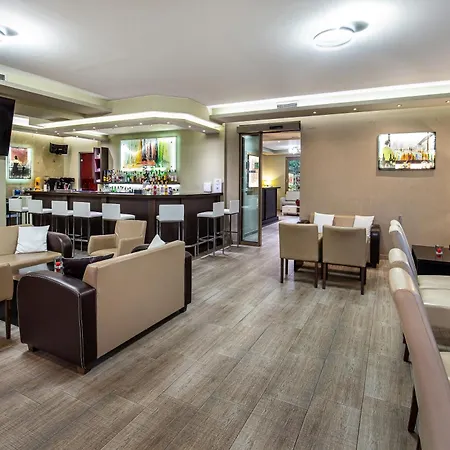 Garden Aparthotel 4*