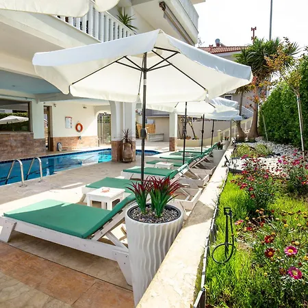Garden Aparthotel 4*